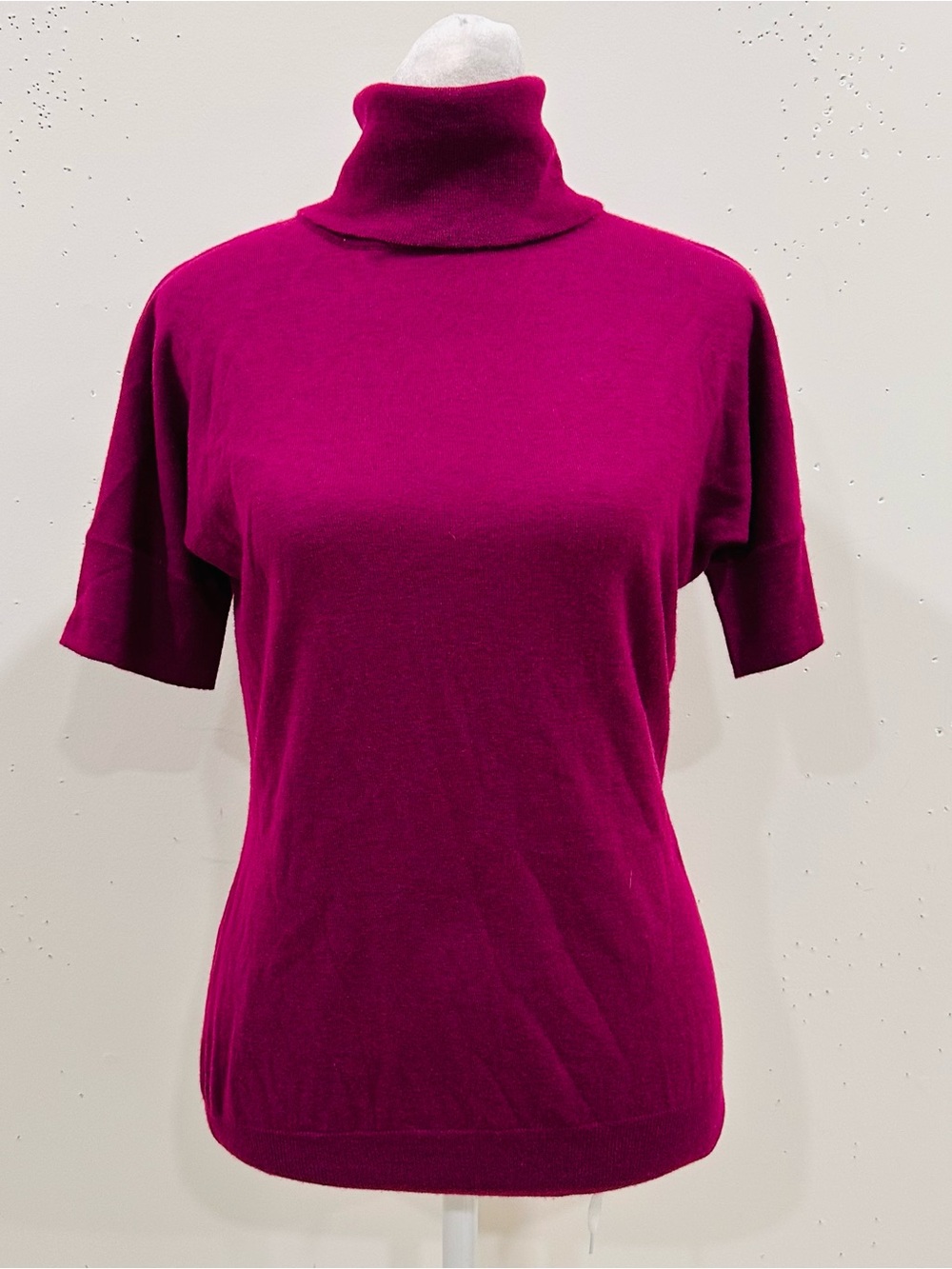 Theory 100% Cashmere Turtleneck Sweater Fuchsia Short Sleeve Women’s Size S
